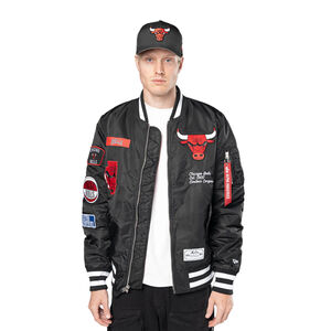 - HOMBRESChamarra New Era Chicago Bulls Alpha Industries X NBA